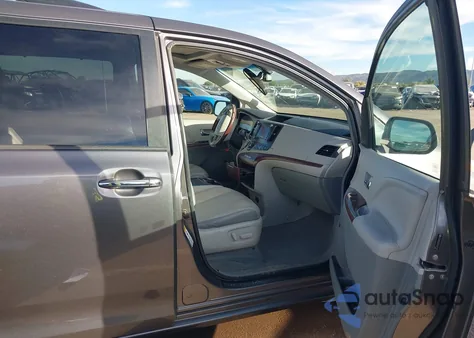 2014 Toyota Sienna Limited V6 7 Passenger z USA, uszkodzony, nr VIN 5TDYK3DC3ES497147